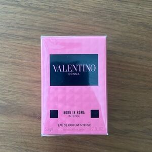 Valentino, Donna, born in Roma intense